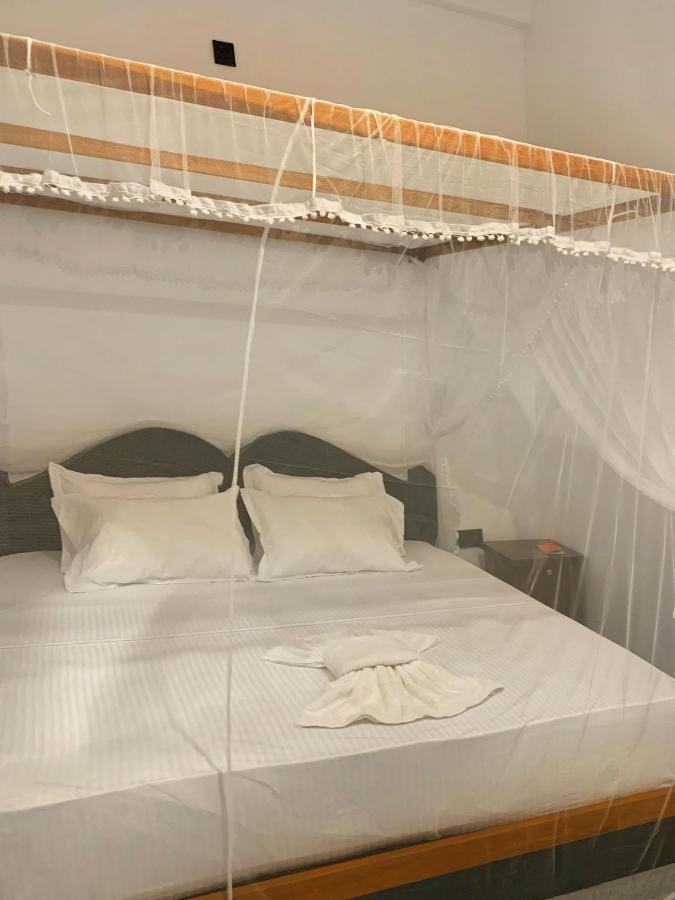 Golden Wave Otel Ahangama Dış mekan fotoğraf
